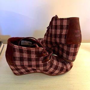 TOMS fall/winter wedges
